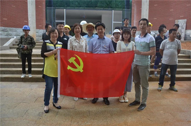 炎炎夏日送清涼，點滴關(guān)懷暖人心——城投集團各黨支部開展“送清涼”慰問一線員工活動