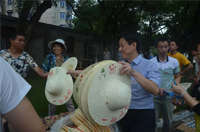 炎炎夏日送清涼，點滴關(guān)懷暖人心——城投集團各黨支部開展“送清涼”慰問一線員工活動
