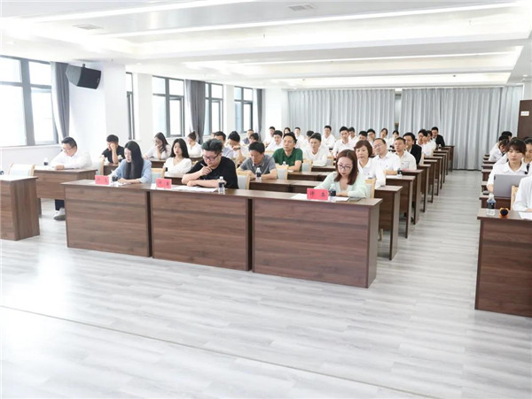 城投集團(tuán)舉辦“展現(xiàn)青年風(fēng)采，奉獻(xiàn)青春力量”主題演講比賽
