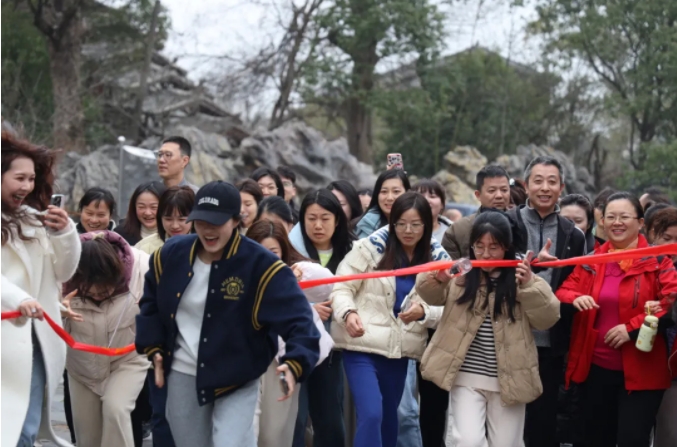市城投集團(tuán)開(kāi)展“團(tuán)結(jié)一心 拼搏進(jìn)取 奮戰(zhàn)2025”迎新年登山、健步走活動(dòng)